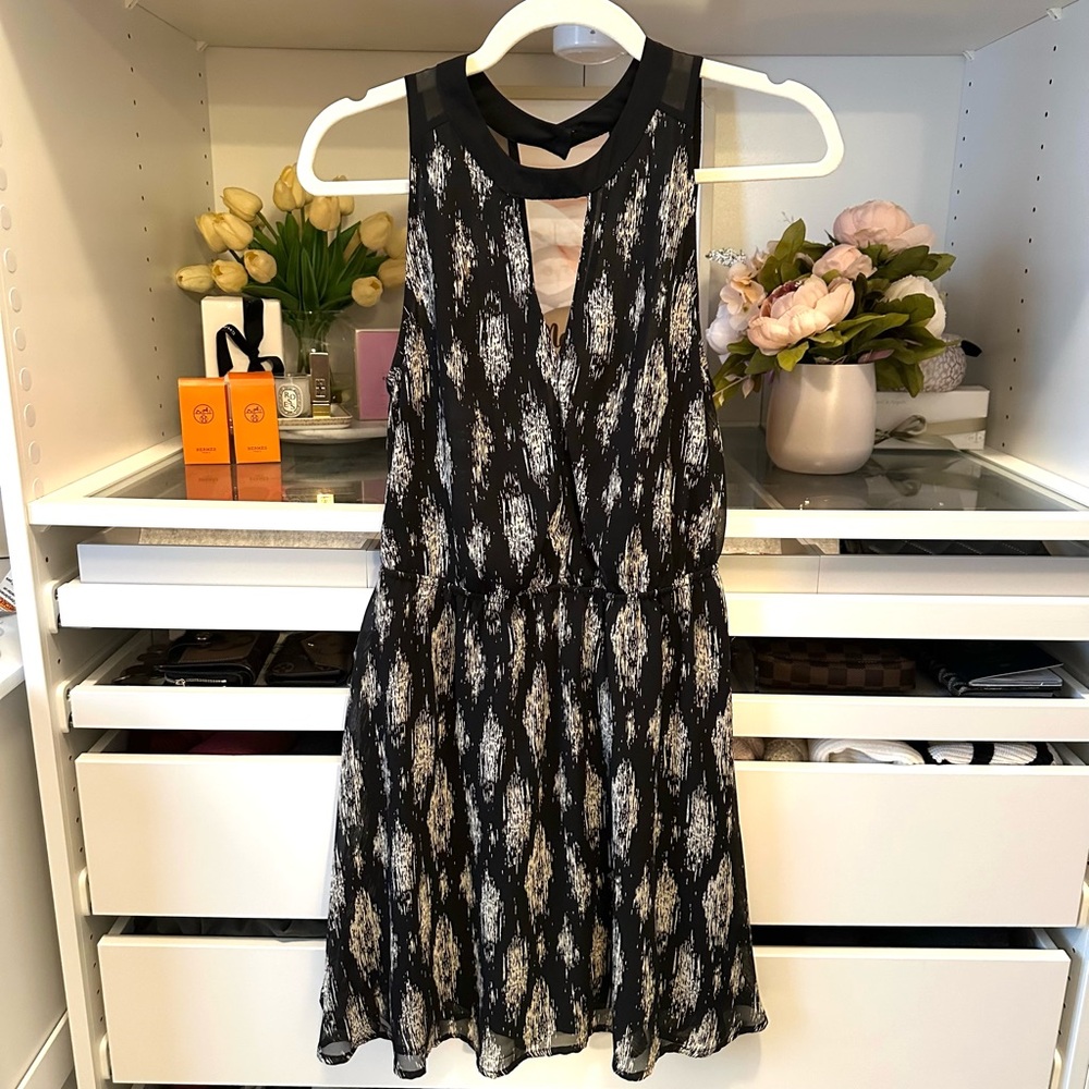 LUSH Cocktail Dress Keyhole Sleevess Dress